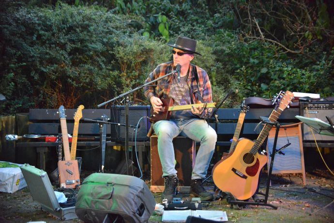 Cigarbox Henri & The New American Farmers