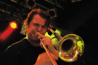 Earth, Wind & Fire Experience ft. Al McKay 5