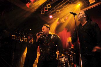 Earth, Wind & Fire Experience ft. Al McKay 7