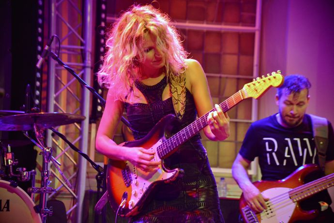 Ana Popovic || Photo: © Henry Knegt Ana Popovic